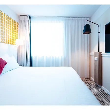 Hotel The Originals Boutique, Maison Montmartre Les Puces 4*