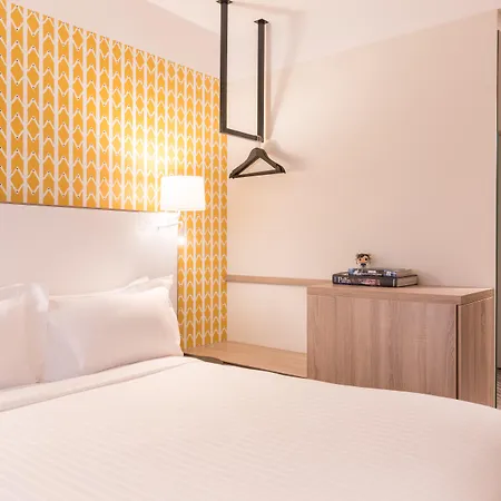 The Originals Boutique, Maison Montmartre Les Puces 4* Paris