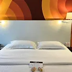 The Originals Boutique, Maison Montmartre Les Puces 4*