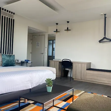 Ξενοδοχείο The Originals Boutique, Maison Montmartre Les Puces 4*