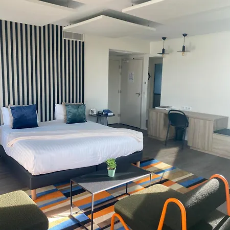 The Originals Boutique, Maison Montmartre Les Puces Hotel Parigi