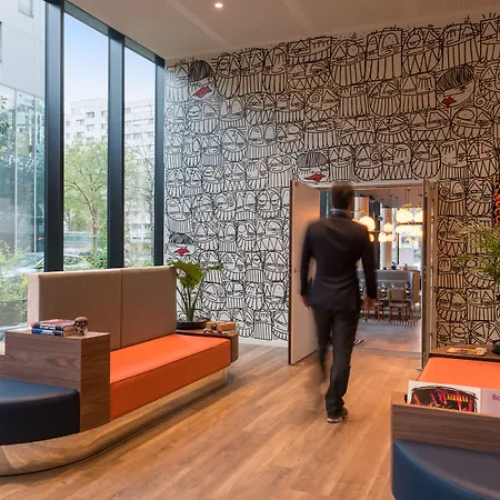 Ξενοδοχείο The Originals Boutique, Maison Montmartre Les Puces 4*