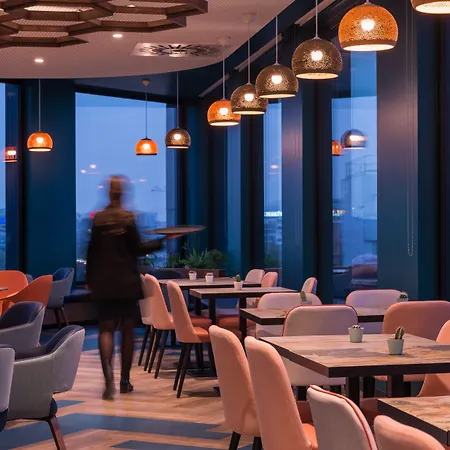 The Originals Boutique, Maison Montmartre Les Puces 4*