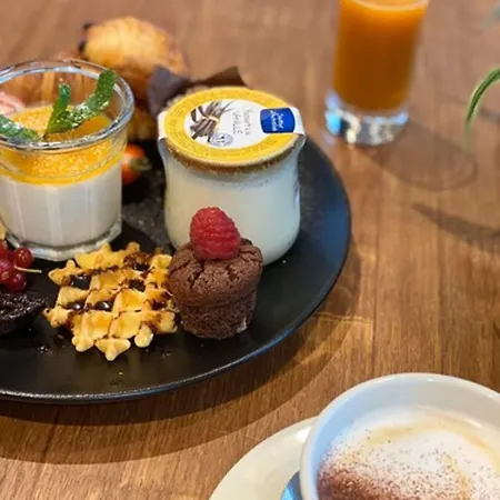 The Originals Boutique, Maison Montmartre Les Puces Ξενοδοχείο