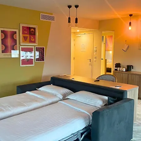 The Originals Boutique, Maison Montmartre Les Puces 4*