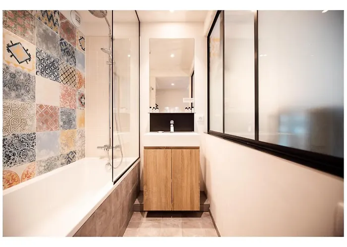 Hotel The Originals Boutique, Maison Montmartre Les Puces Paryż