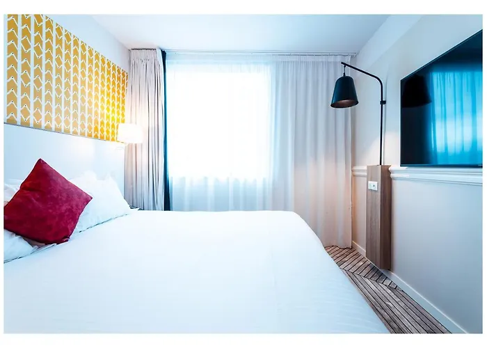Hotel The Originals Boutique, Maison Montmartre Les Puces 4*