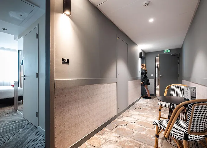 Hotel The Originals Boutique, Maison Montmartre Les Puces 4*