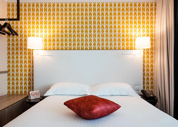 The Originals Boutique, Maison Montmartre Les Puces 4*