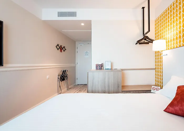 The Originals Boutique, Maison Montmartre Les Puces Hotel 4*