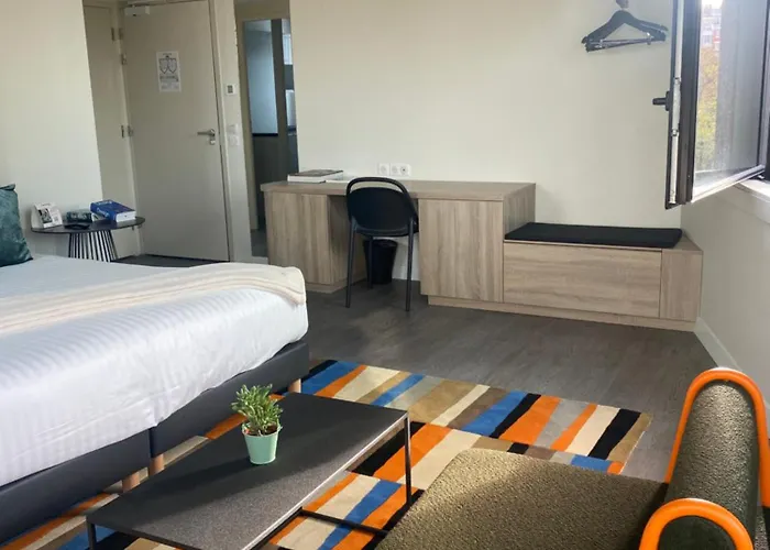 Hotel The Originals Boutique, Maison Montmartre Les Puces