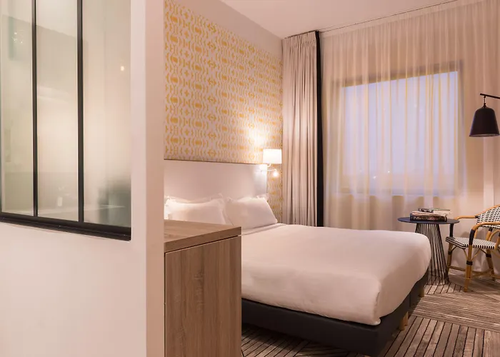 The Originals Boutique, Maison Montmartre Les Puces Hotel 4*