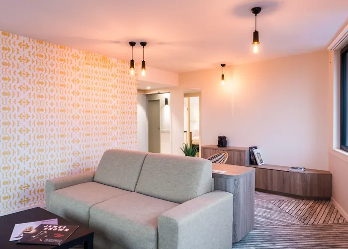 Hotel The Originals Boutique, Maison Montmartre Les Puces 4*