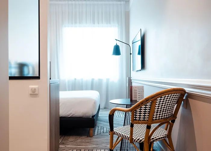 Hotel The Originals Boutique, Maison Montmartre Les Puces 4*