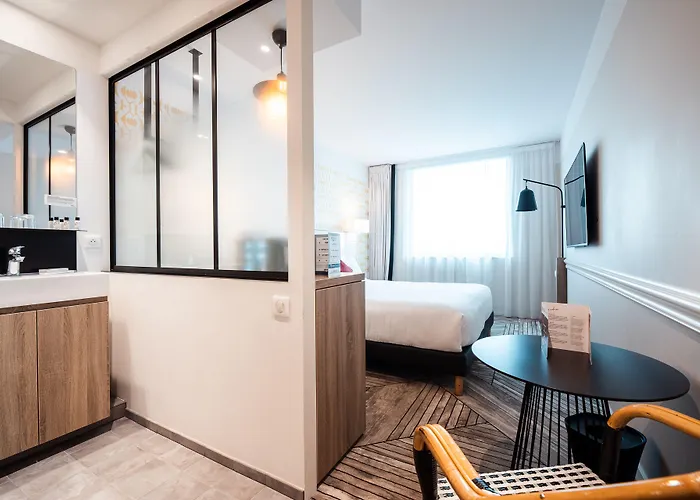 Hotel The Originals Boutique, Maison Montmartre Les Puces Paryż